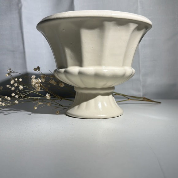 ⭐️⭐️SOLD⭐️⭐️ Vintage Haeger Ivory Pottery Planter - Signed on Bottom - Picture 5 of 8